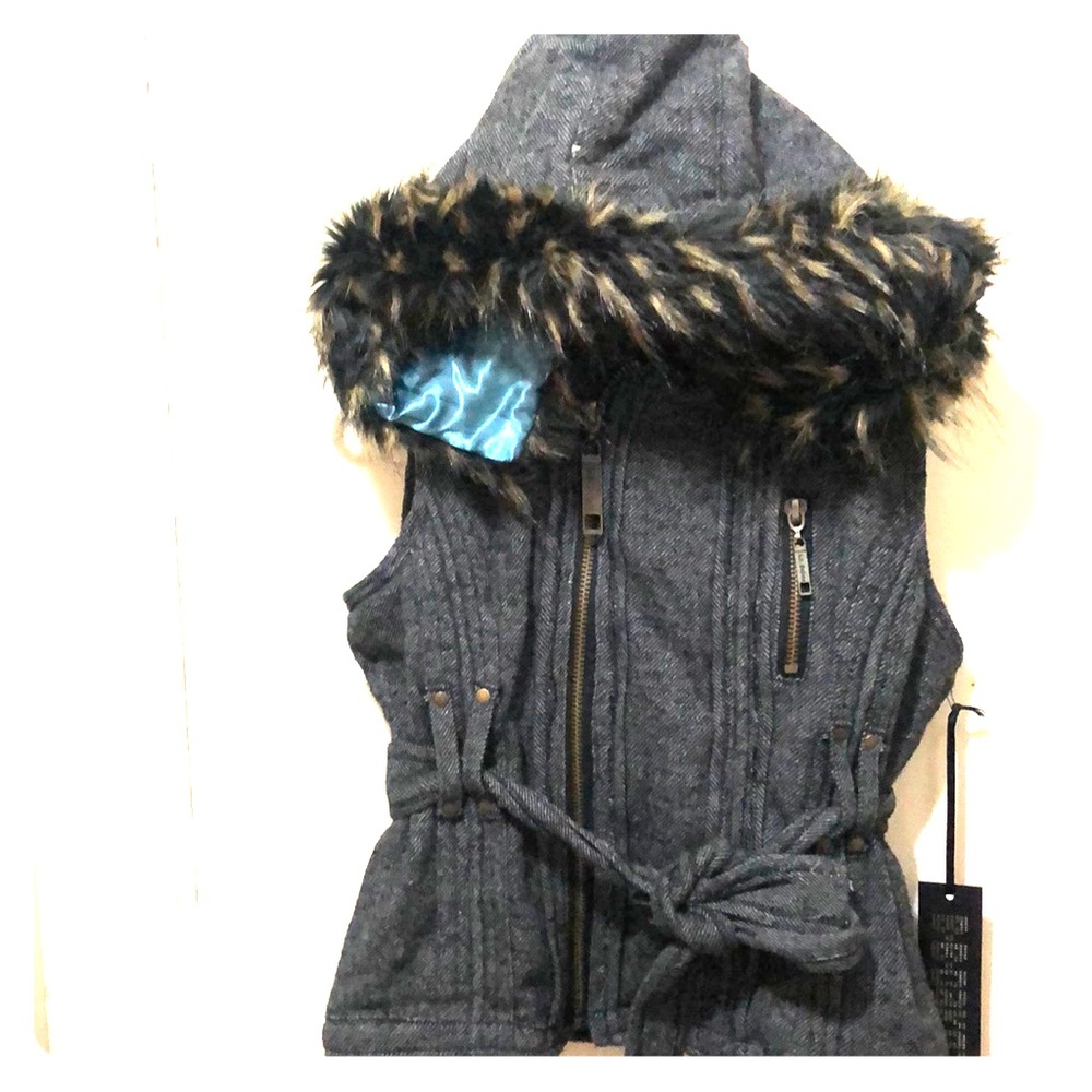 NWT Hooded vest with fur trim size Medium